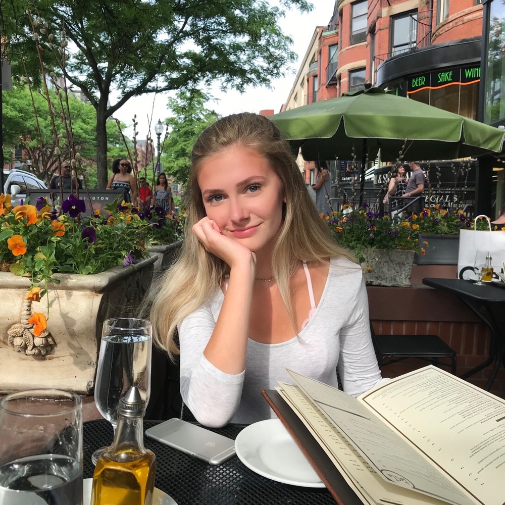 Meet your Posher, Delia